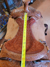 Load image into Gallery viewer, Saddle - Tooled Roper